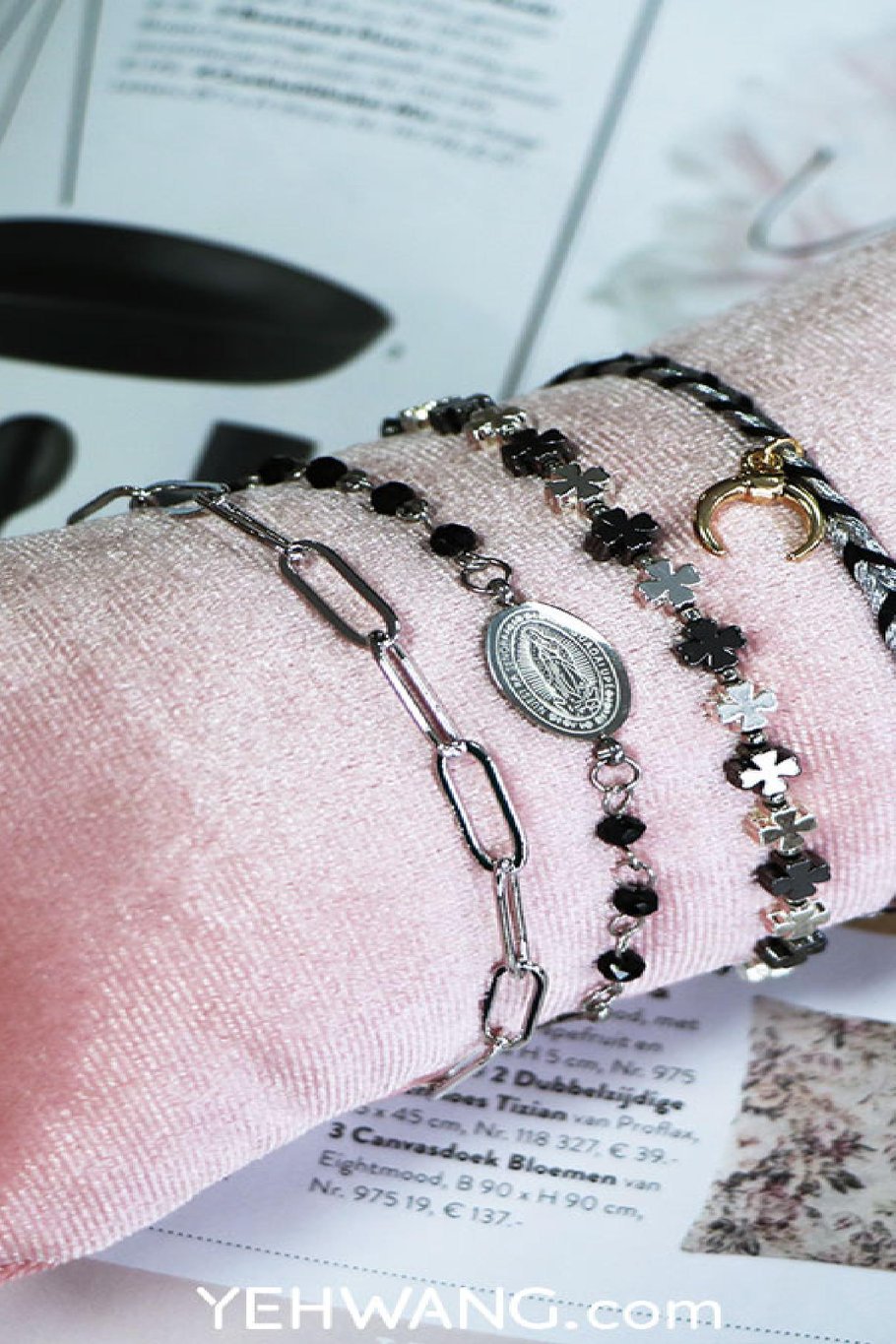 bracelet stuck in chains  chapado en  Imagen2